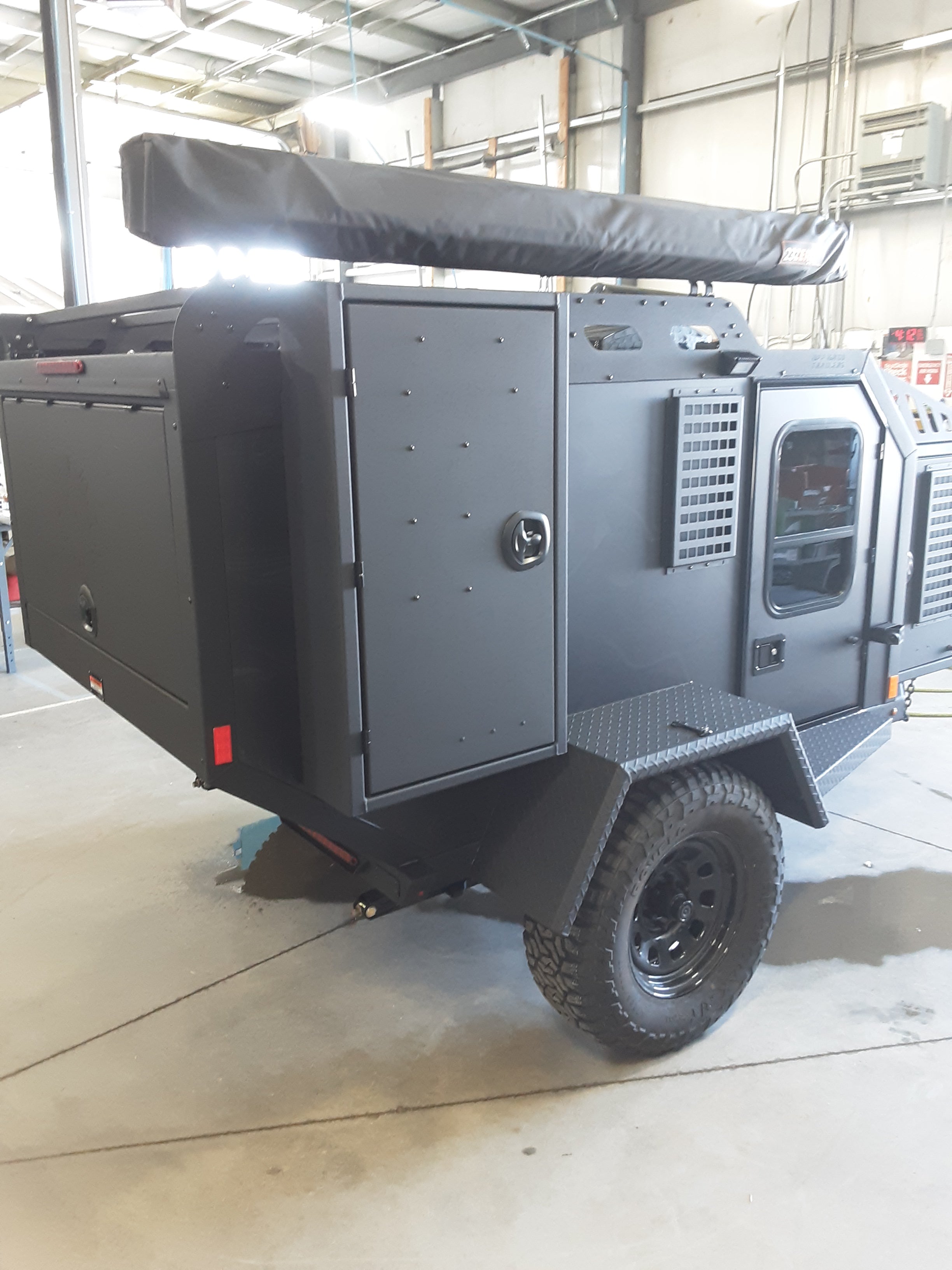 2026 EXPEDITION 3.0 MIDNIGHT SPECIAL EDITION OVERLAND TRAILER (#T110 3028)